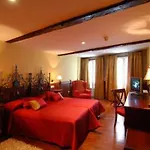 Santo Grial Hostel *