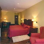 Santo Grial Hostel *
